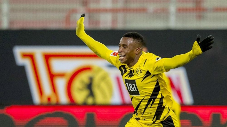 "Thần đồng" 16 tuổi của Dortmund lập kỷ lục ghi bàn ở Bundesliga